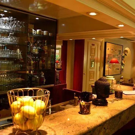 Hotell Petit Palais 4*