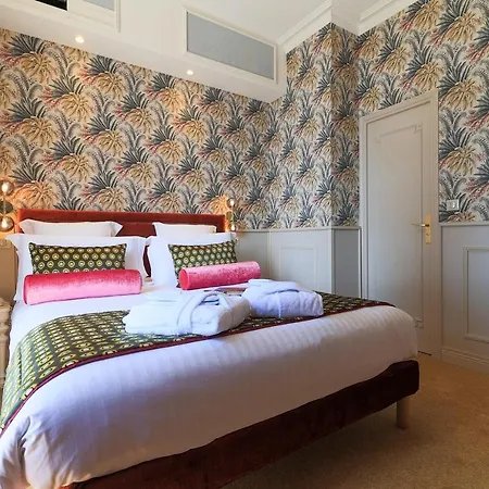 Petit Palais Hotell 4*