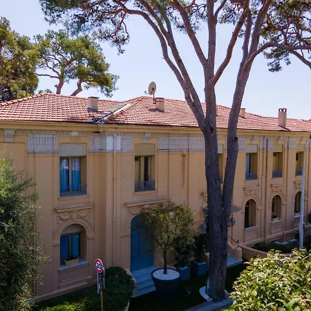 Hotell Petit Palais 4*