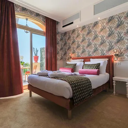 Petit Palais Hotell 4*
