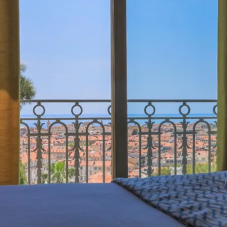 Petit Palais Hotell 4*