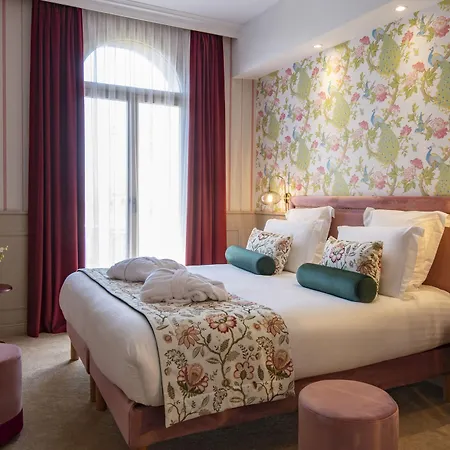 Petit Palais Hotell 4*