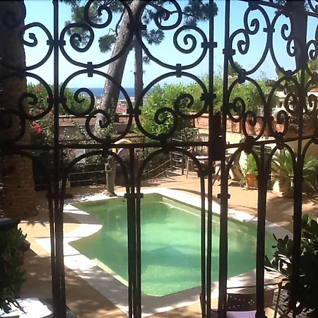 ホテル Petit Palais 4*