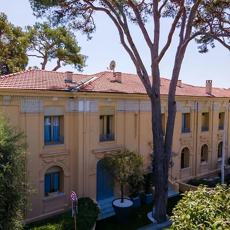 Petit Palais Hotel