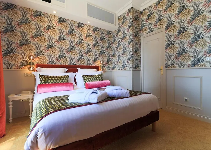 Petit Palais Hotel 4*