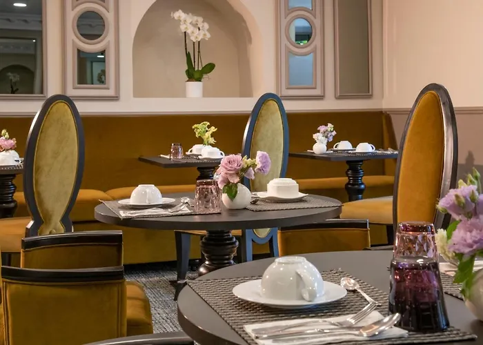 ホテル Petit Palais 4*