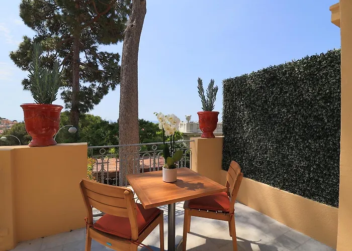 ホテル Petit Palais 4*