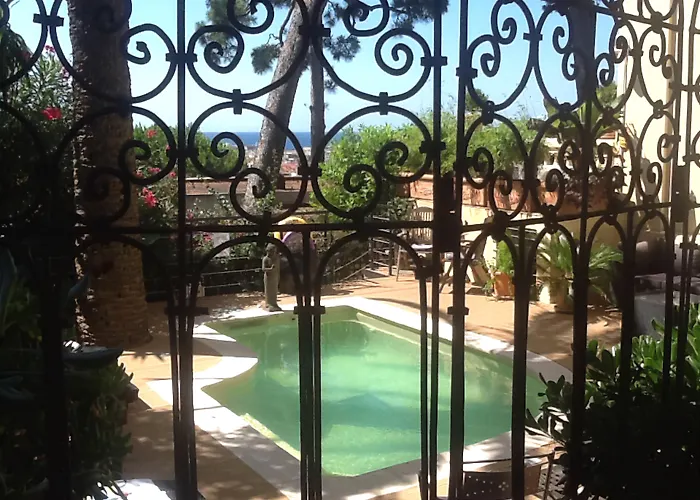 ホテル Petit Palais 4*