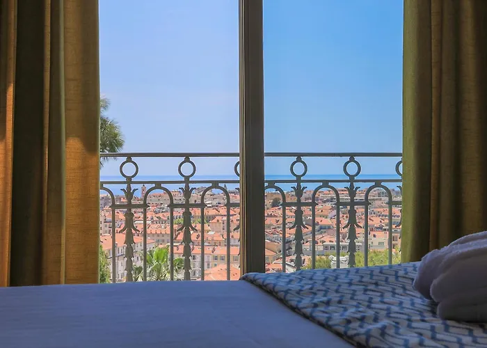 Hotel Petit Palais 4*